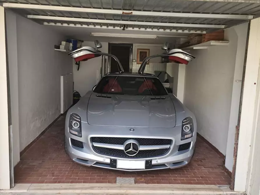 Immagine 18 di Appartamento in vendita  a Viareggio