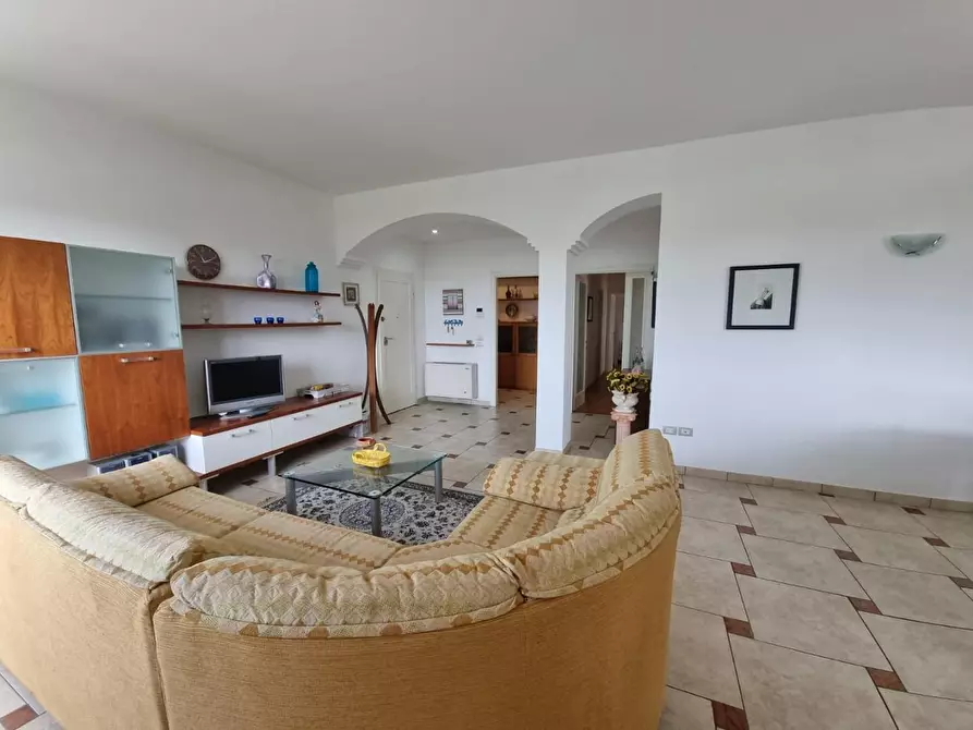 Immagine 2 di Appartamento in vendita  a Viareggio