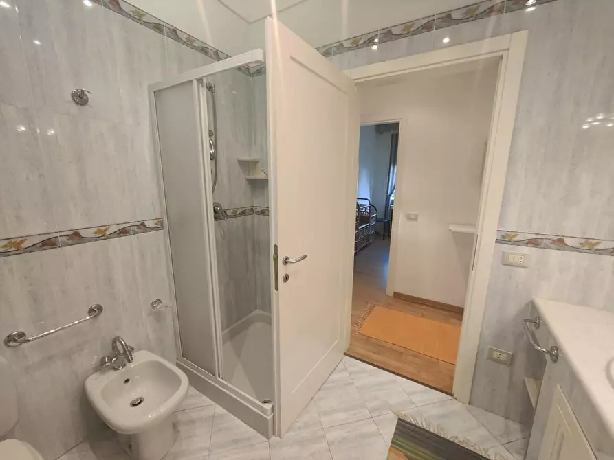 Immagine 12 di Appartamento in vendita  a Viareggio