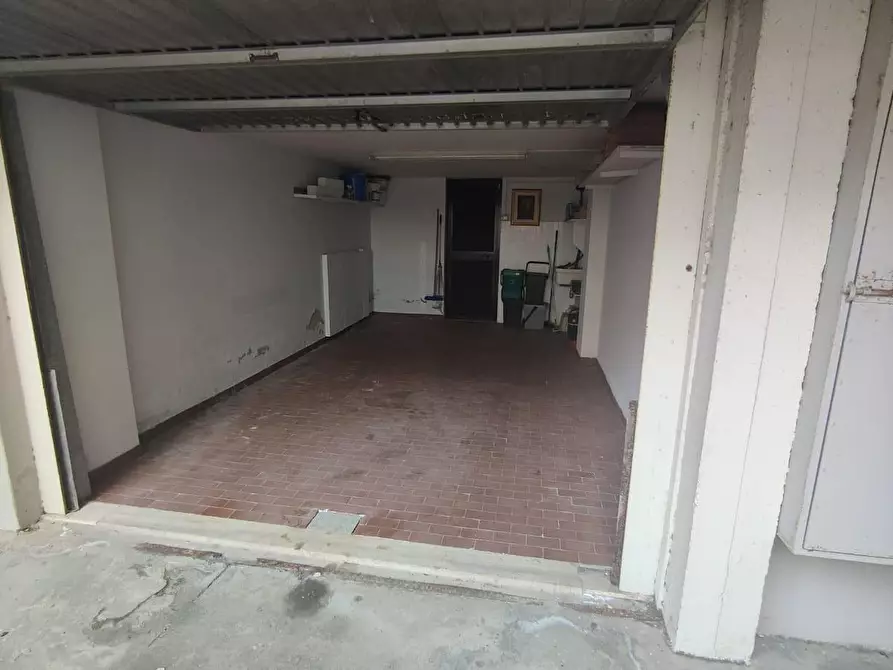 Immagine 17 di Appartamento in vendita  a Viareggio