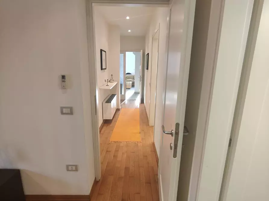 Immagine 16 di Appartamento in vendita  a Viareggio