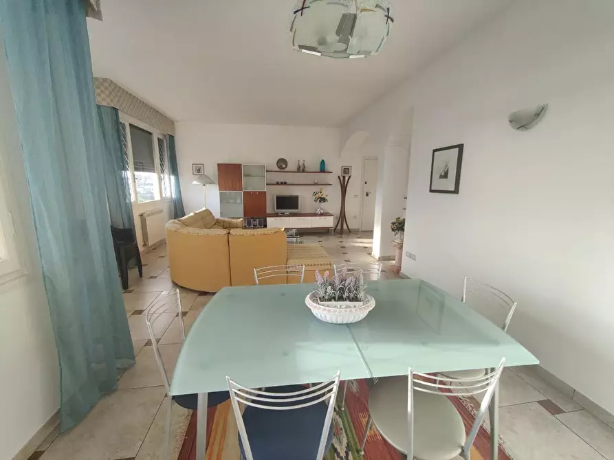 Immagine 6 di Appartamento in vendita  a Viareggio