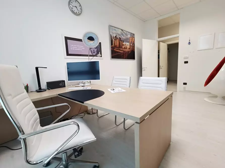 Immagine 19 di Ufficio in vendita  a Pisa