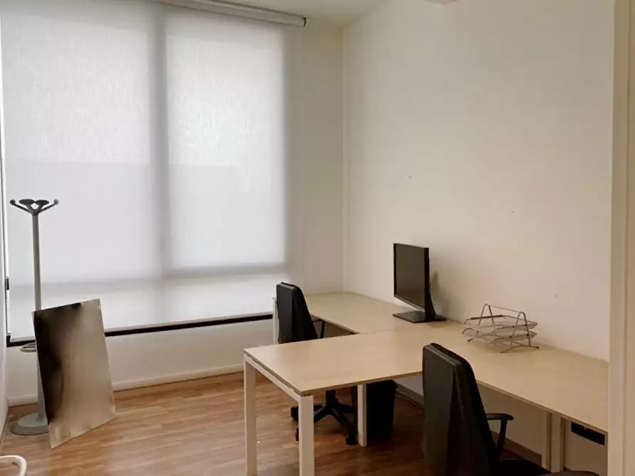 Immagine 13 di Ufficio in vendita  a Pisa