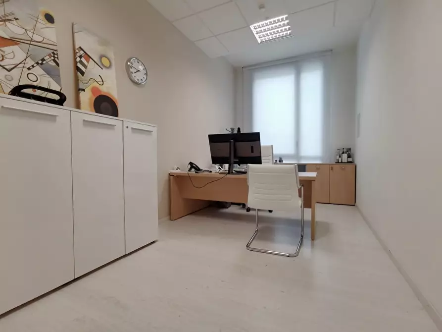 Immagine 33 di Ufficio in vendita  a Pisa