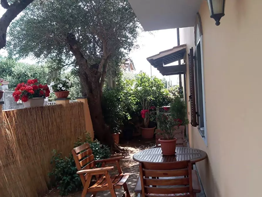 Immagine 4 di Casa bifamiliare in vendita  a Montignoso