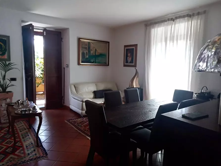 Immagine 9 di Casa bifamiliare in vendita  a Montignoso