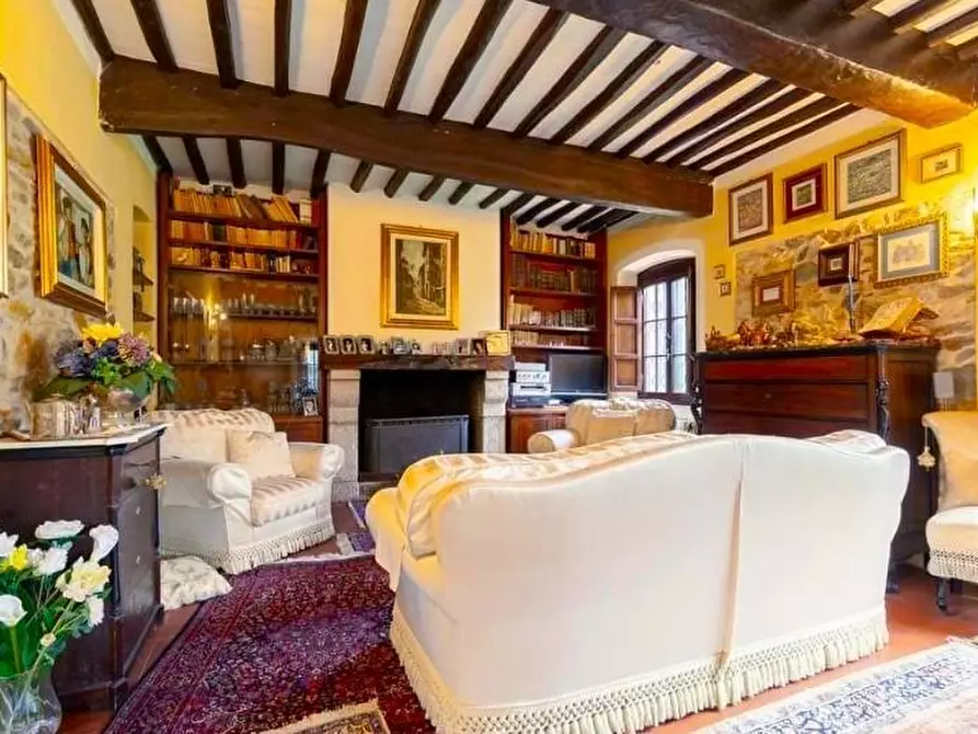 Immagine 20 di Villa in vendita  a Lucca