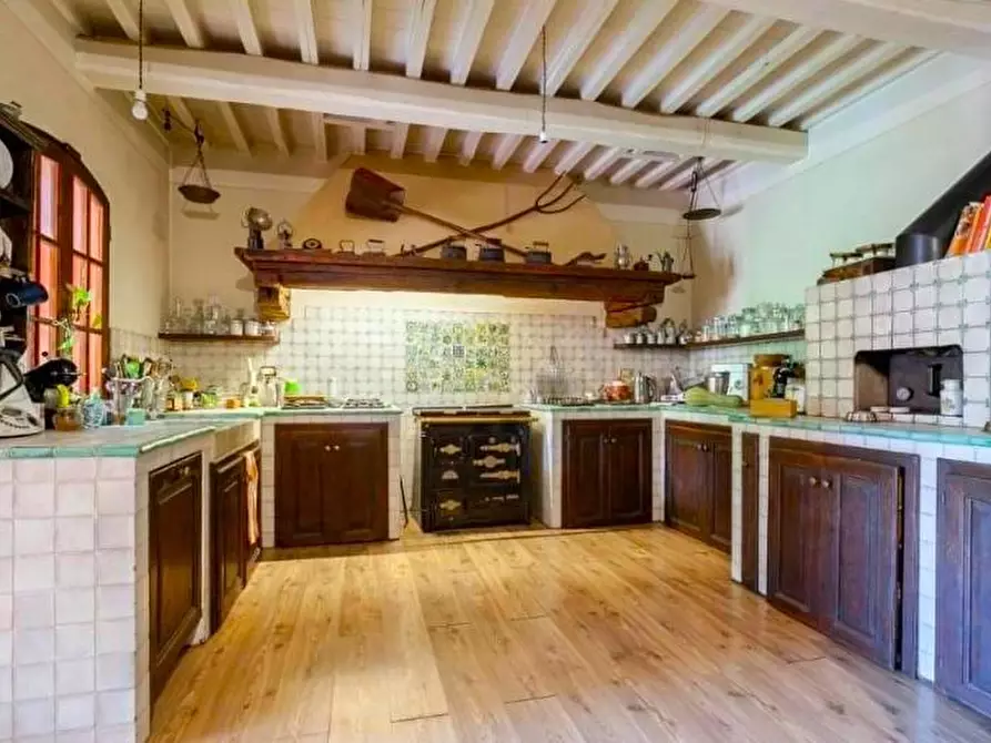 Immagine 17 di Villa in vendita  a Lucca