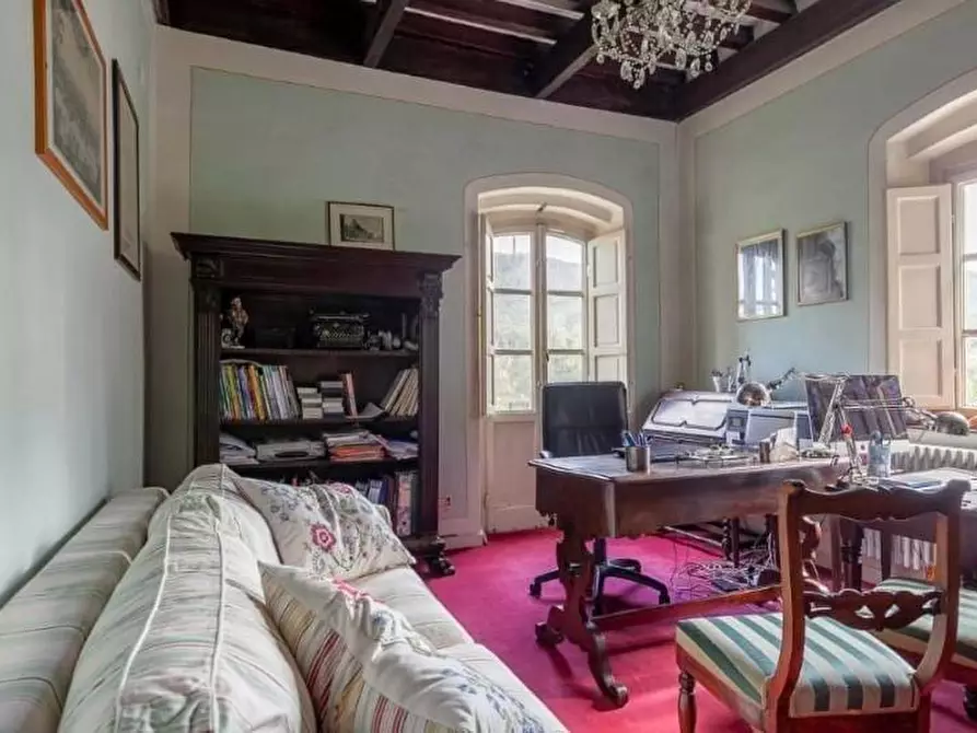 Immagine 4 di Villa in vendita  a Lucca