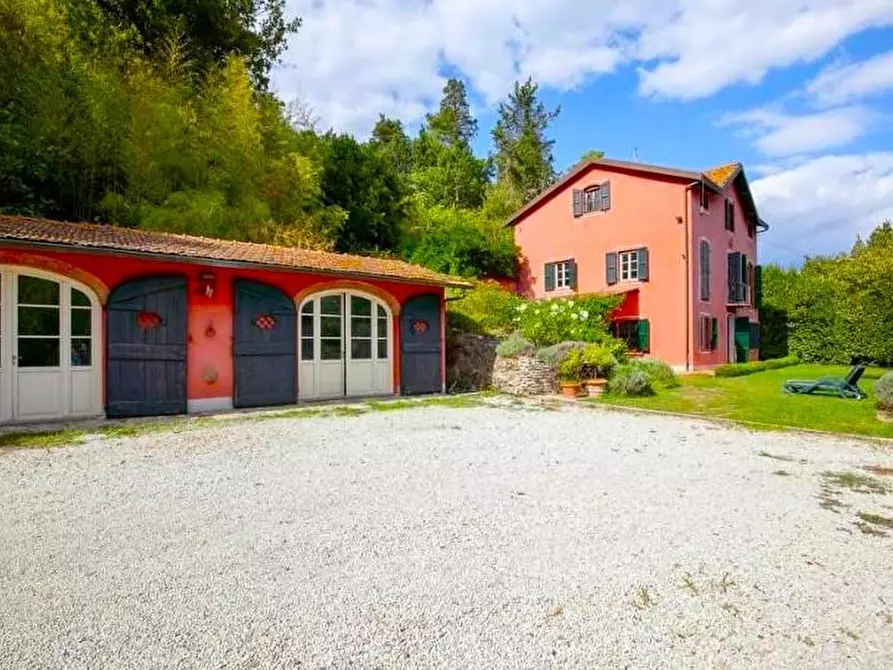 Immagine 16 di Villa in vendita  a Lucca