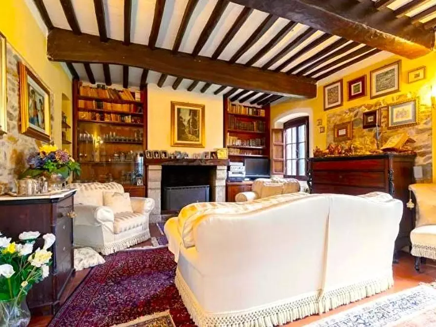 Immagine 14 di Villa in vendita  a Lucca