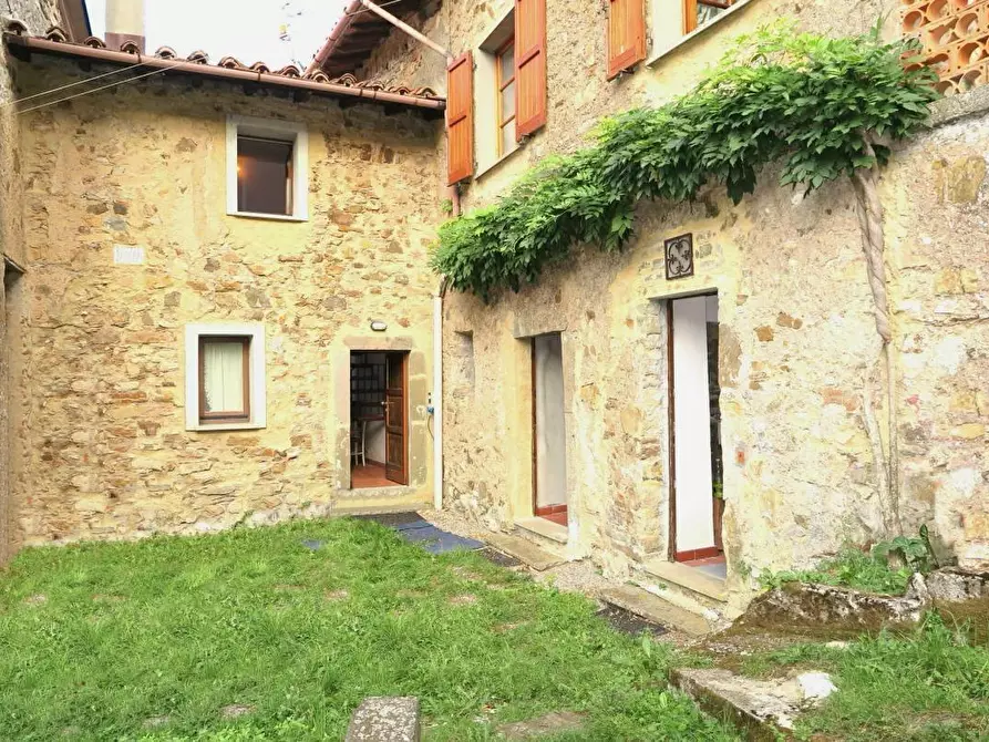 Immagine 33 di Casa colonica in vendita  a Tresana