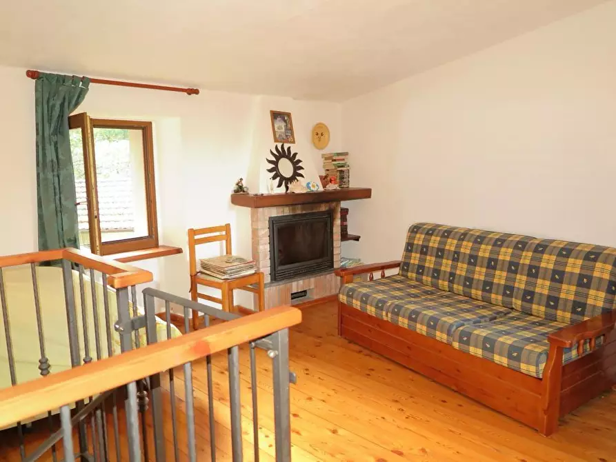 Immagine 52 di Casa colonica in vendita  a Tresana