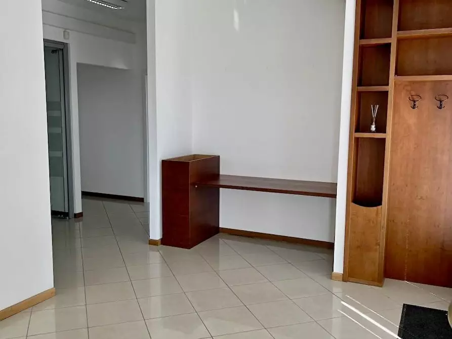 Immagine 2 di Ufficio in affitto  a Pisa