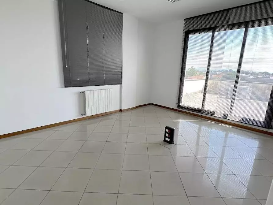 Immagine 5 di Ufficio in affitto  a Pisa