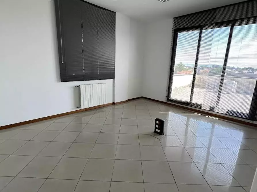 Immagine 20 di Ufficio in affitto  a Pisa