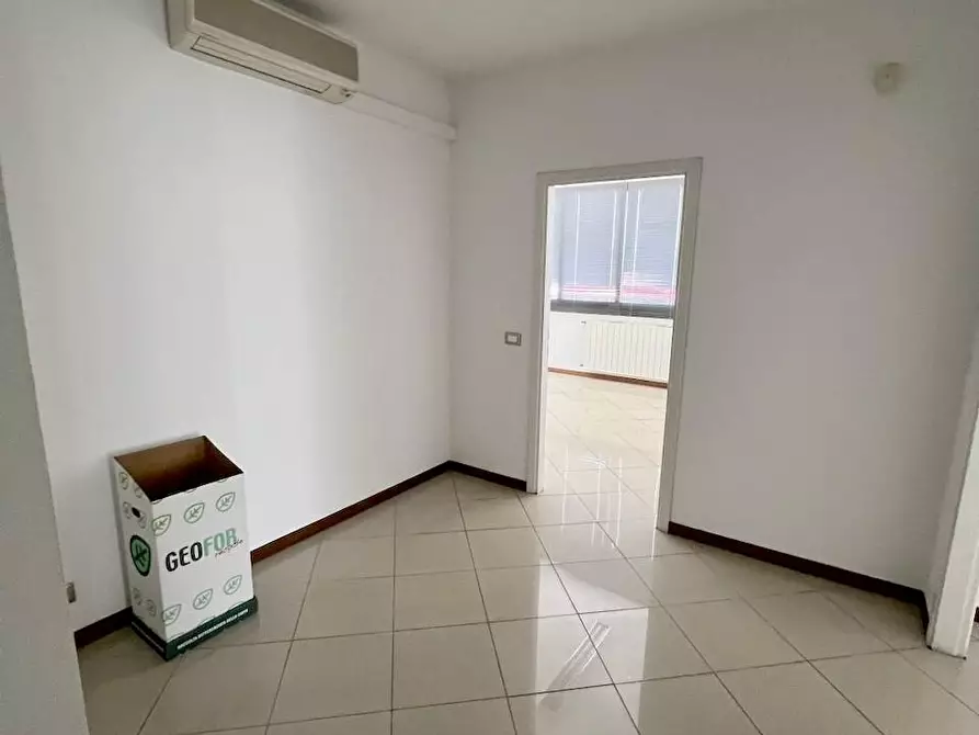 Immagine 10 di Ufficio in affitto  a Pisa