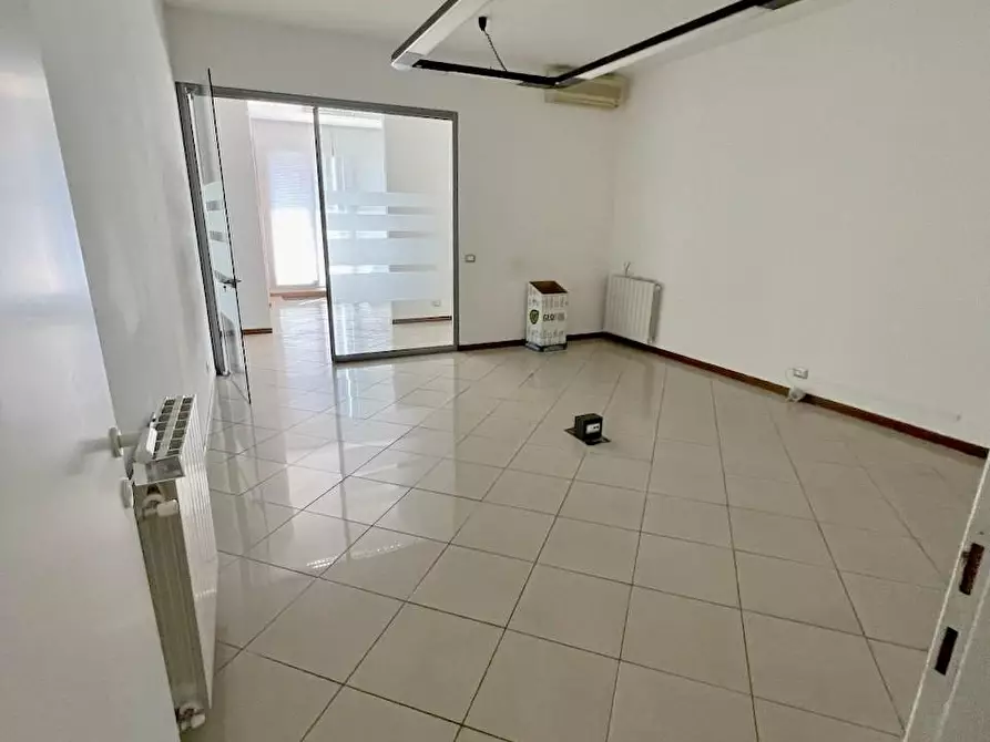 Immagine 9 di Ufficio in affitto  a Pisa