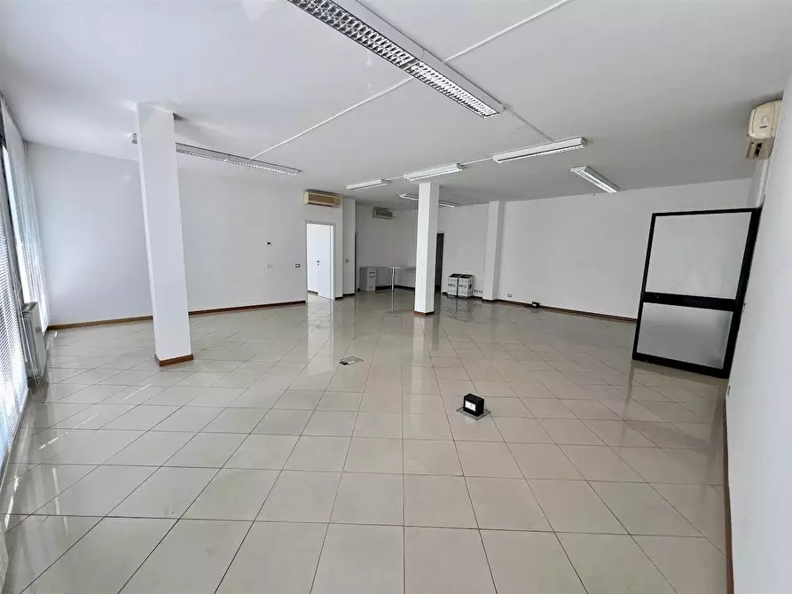 Immagine 14 di Ufficio in affitto  a Pisa