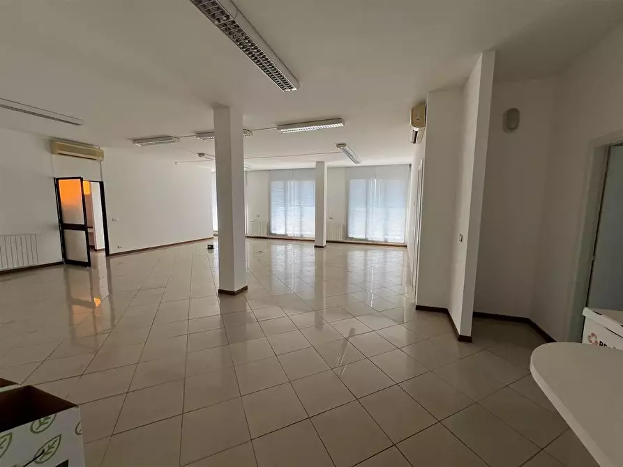 Immagine 18 di Ufficio in affitto  a Pisa