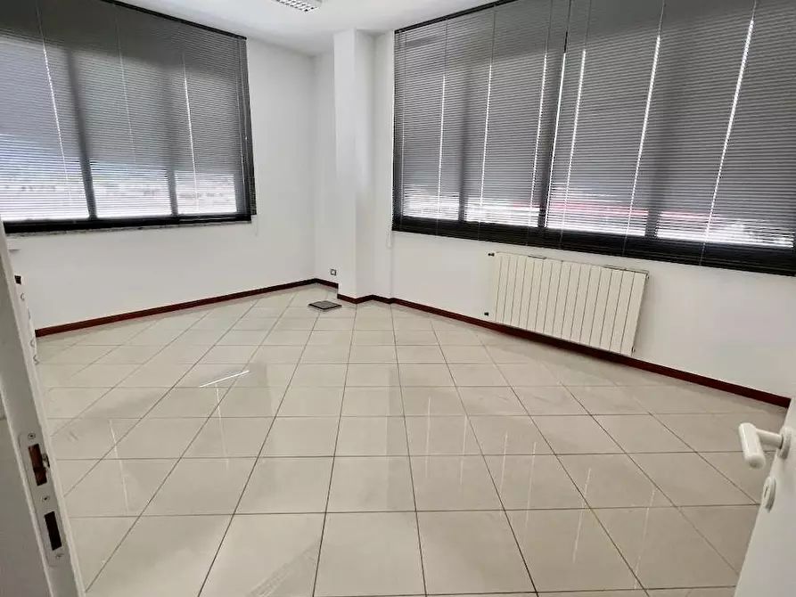 Immagine 8 di Ufficio in affitto  a Pisa