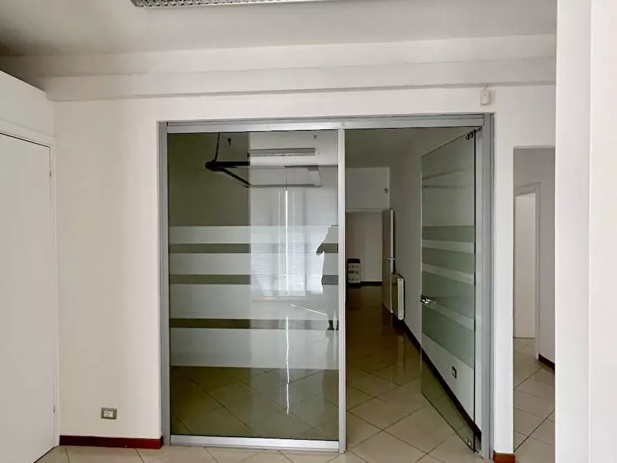 Immagine 3 di Ufficio in affitto  a Pisa
