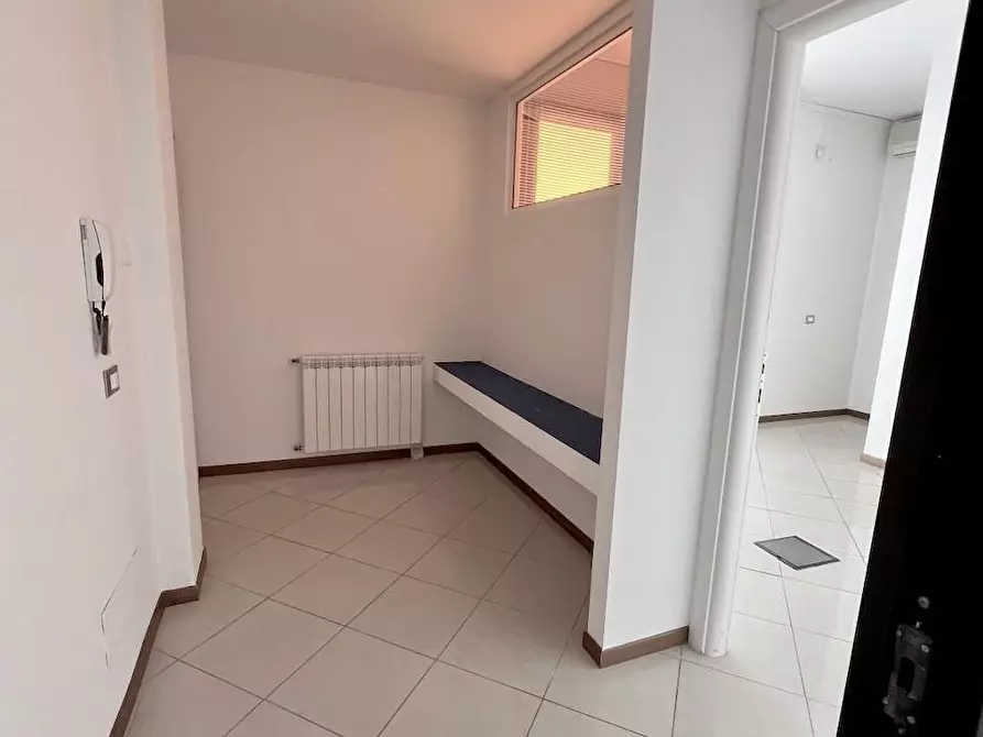 Immagine 15 di Ufficio in affitto  a Pisa
