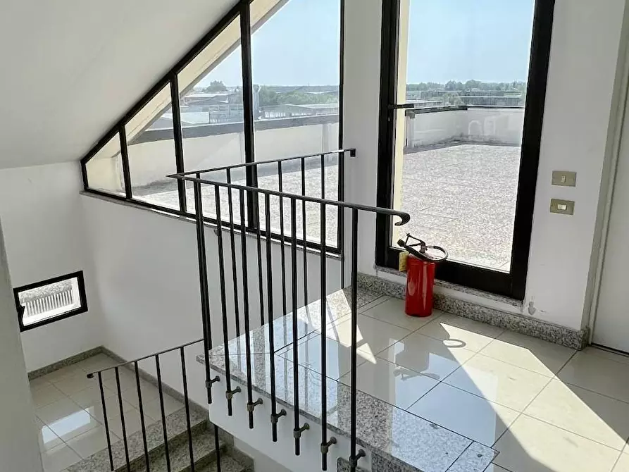 Immagine 17 di Ufficio in affitto  a Pisa