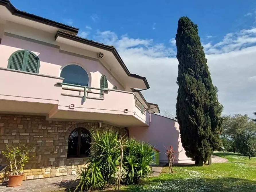Immagine 2 di Villa in vendita  a Cerreto Guidi