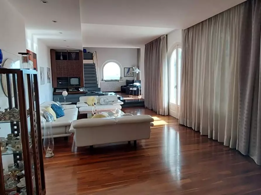 Immagine 11 di Villa in vendita  a Cerreto Guidi