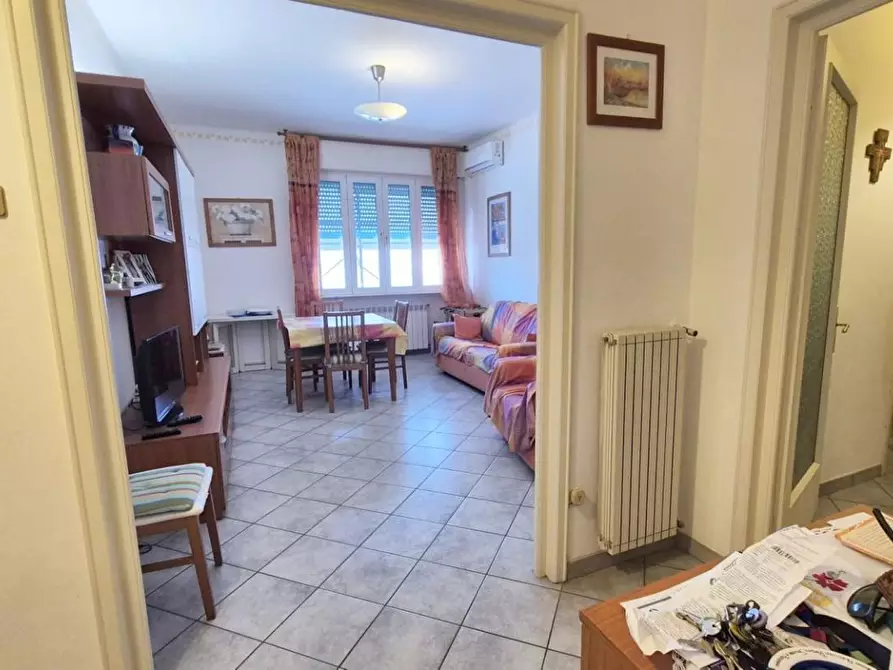Immagine 2 di Appartamento in vendita  a Viareggio