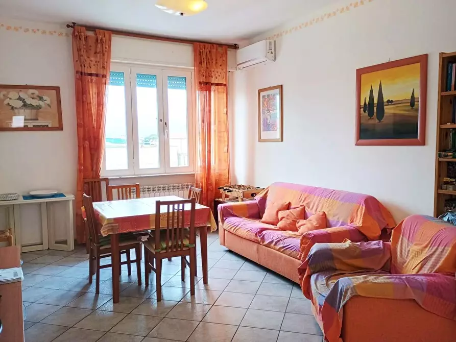 Immagine 3 di Appartamento in vendita  a Viareggio