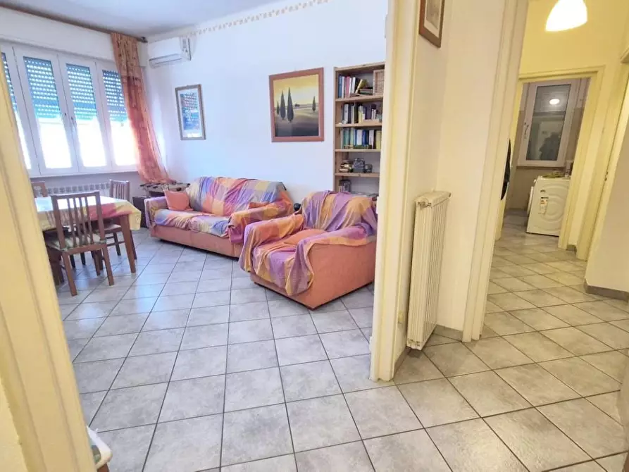 Immagine 1 di Appartamento in vendita  a Viareggio