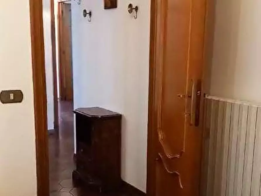 Immagine 35 di Porzione di casa in vendita  a Massa