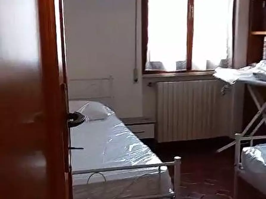 Immagine 29 di Porzione di casa in vendita  a Massa