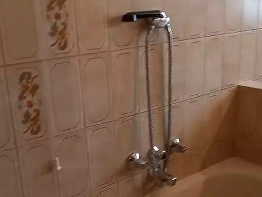 Immagine 39 di Porzione di casa in vendita  a Massa