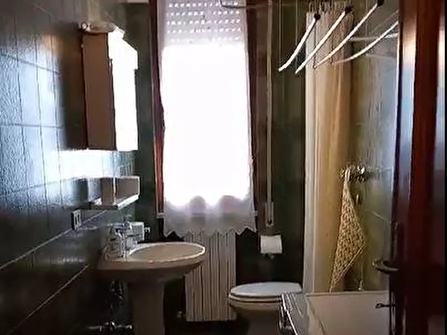 Immagine 37 di Porzione di casa in vendita  a Massa