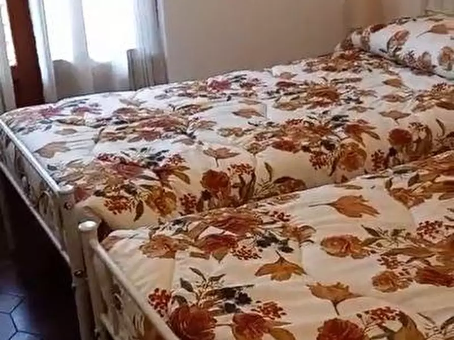 Immagine 27 di Porzione di casa in vendita  a Massa