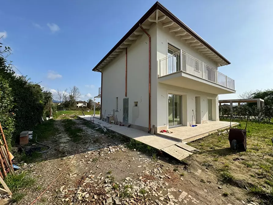 Immagine 5 di Villa in vendita  a Pietrasanta