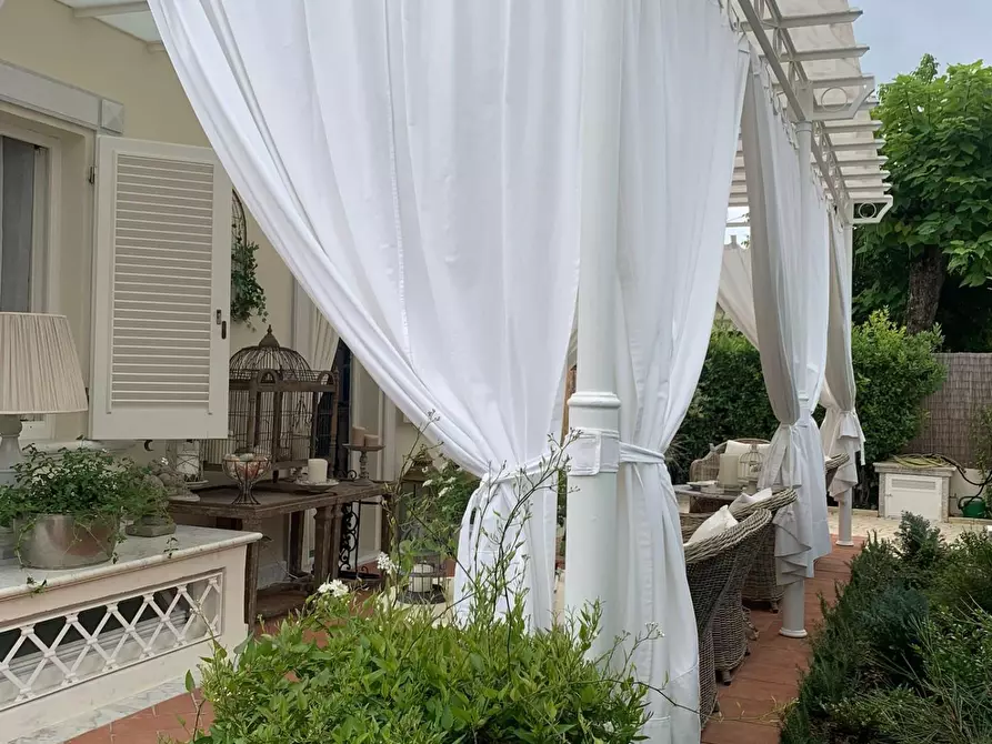 Immagine 37 di Casa trifamiliare in vendita  a Pietrasanta