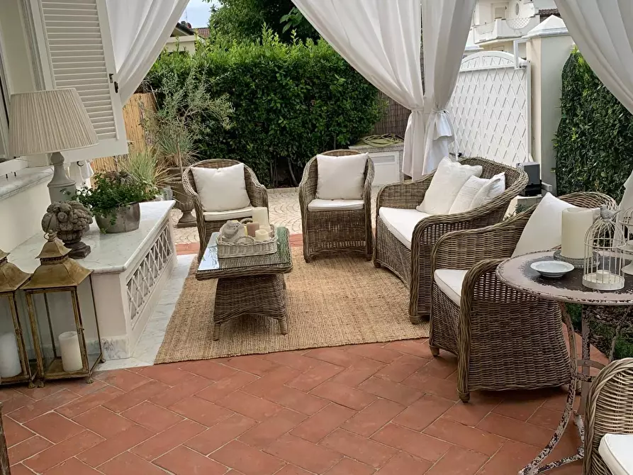 Immagine 30 di Casa trifamiliare in vendita  a Pietrasanta