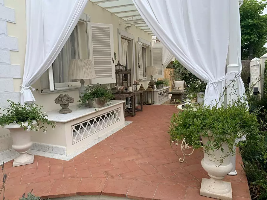 Immagine 31 di Casa trifamiliare in vendita  a Pietrasanta