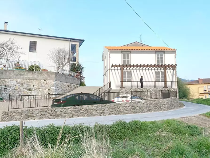 Immagine 1 di Casa bifamiliare in vendita  a Vecchiano