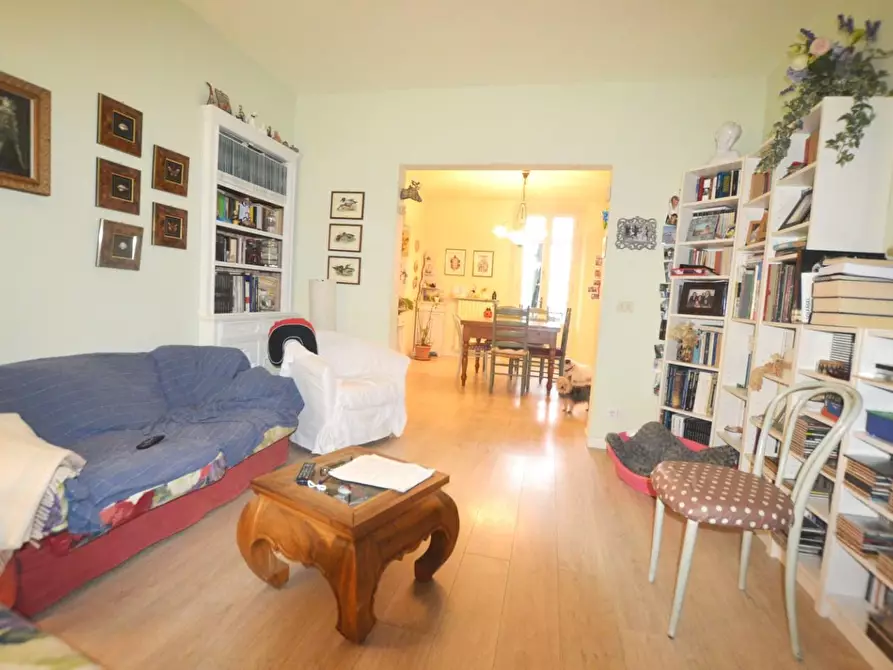 Immagine 4 di Appartamento in vendita  a Lucca