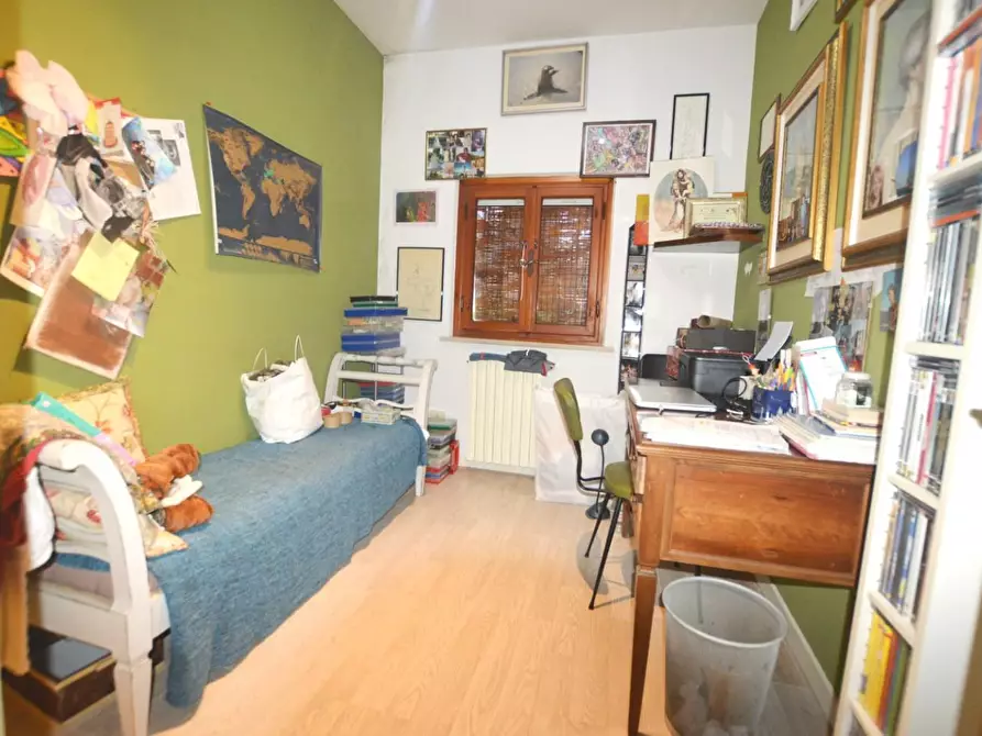 Immagine 13 di Appartamento in vendita  a Lucca