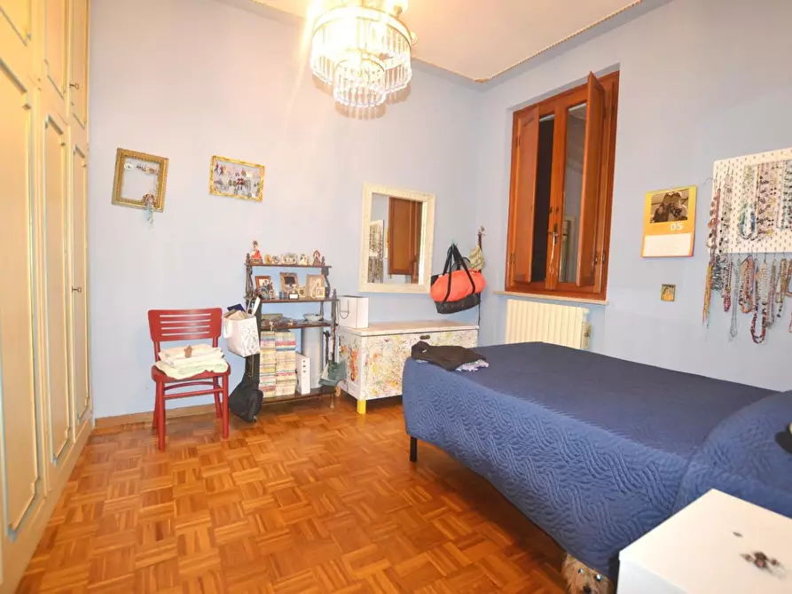 Immagine 11 di Appartamento in vendita  a Lucca