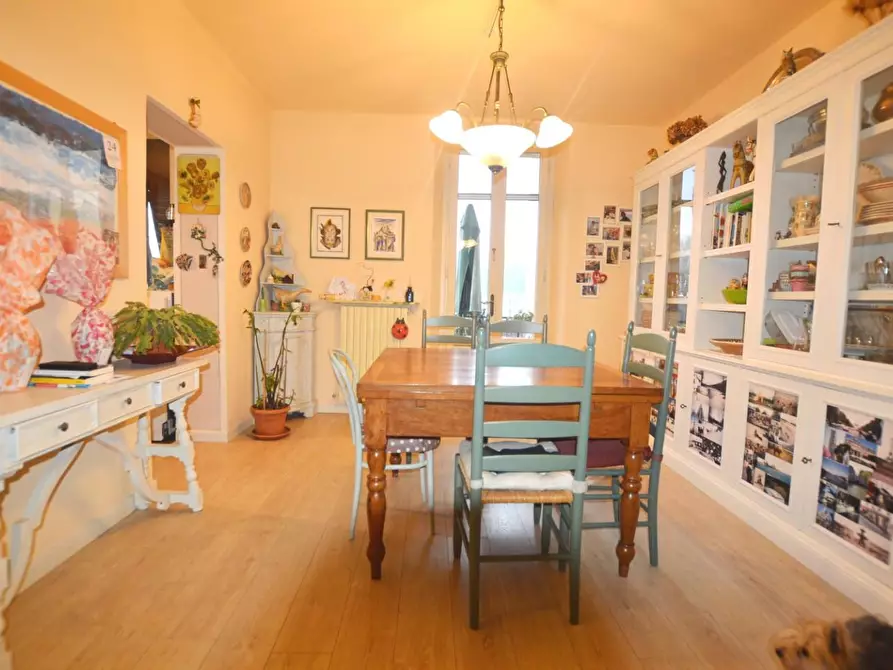 Immagine 5 di Appartamento in vendita  a Lucca