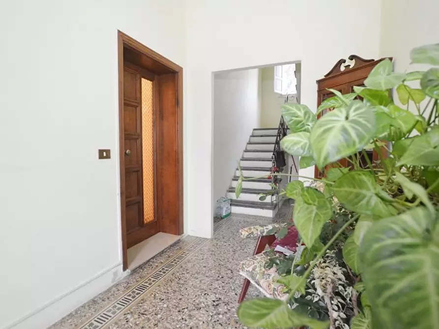 Immagine 15 di Appartamento in vendita  a Lucca