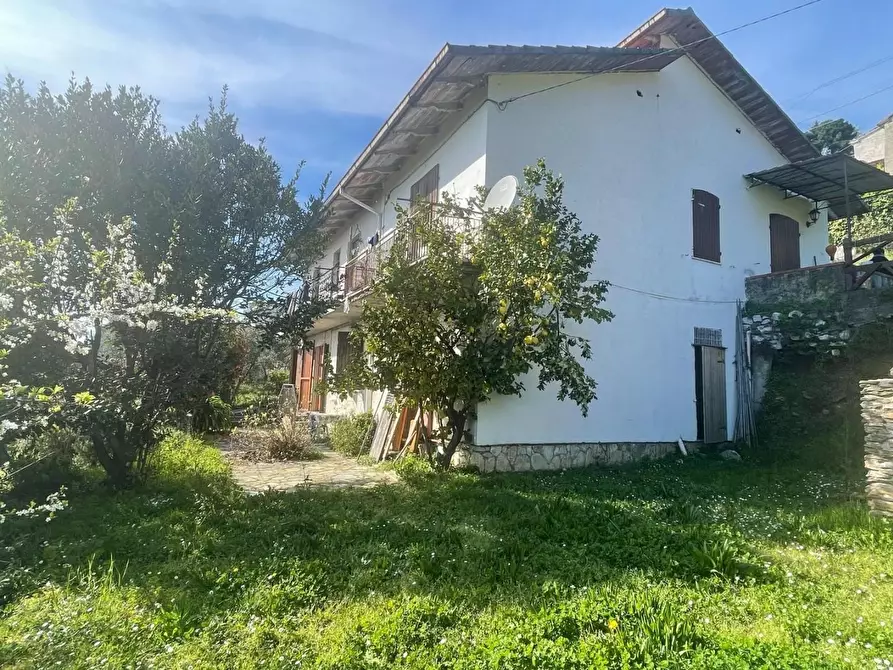 Immagine 1 di Casa semindipendente in vendita  a Montignoso